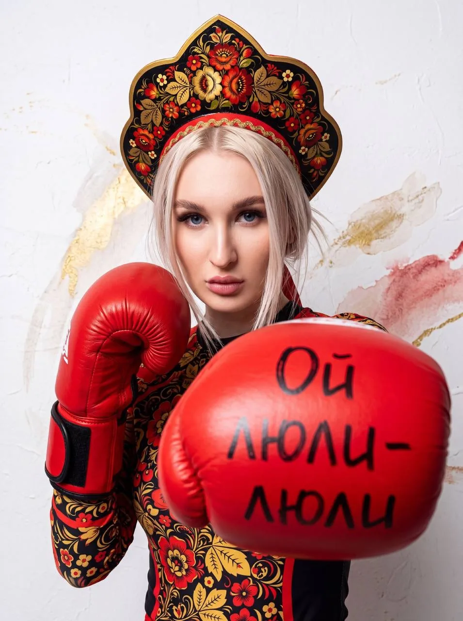 Промпт для такого фото под кнопкой "📋 Промпт"