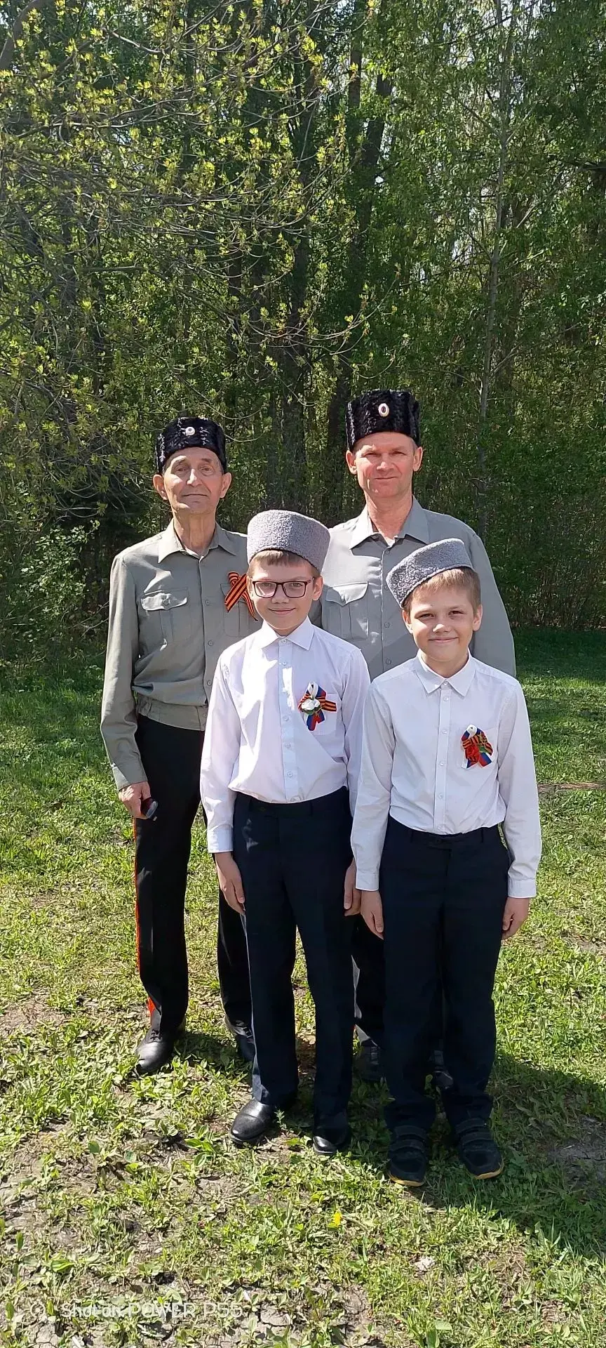 9 мая обучающиеся нашей школы Владимир (6В) и Анатолий (3В) Володины приняли участие в праздничном к