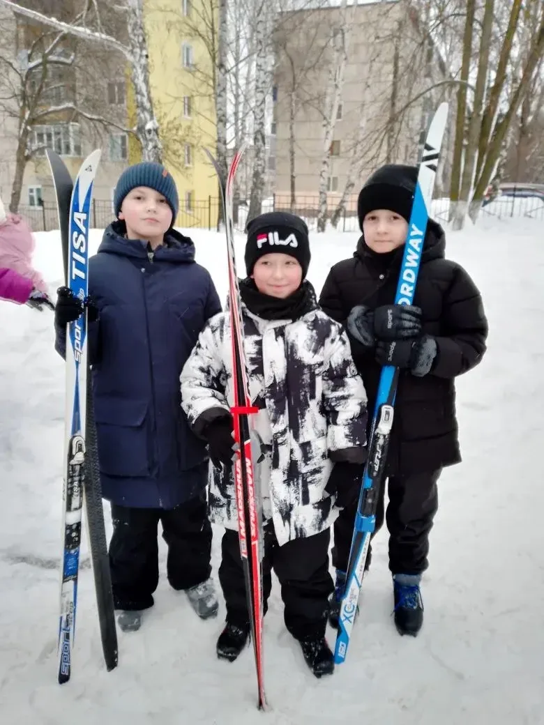 🎿 Лыжня зовёт! Как наши гимназисты покоряли зимние трассы ❄️  Свежий морозный воздух, солнце, пробив