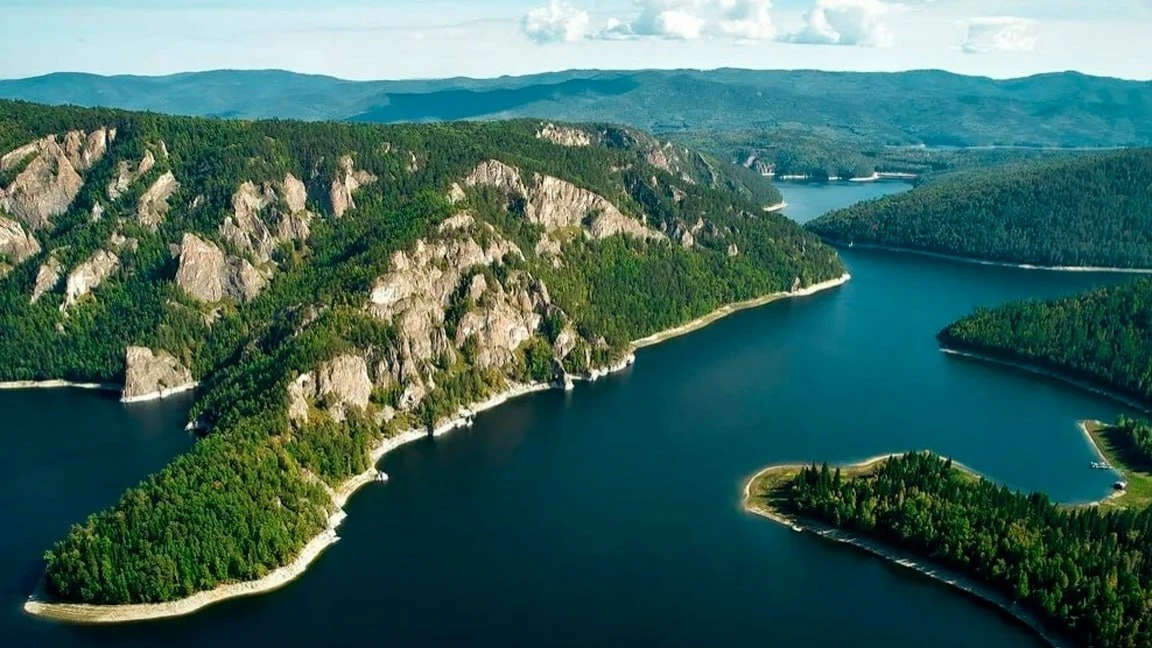 Отец с тремя дочерями бесследно исчез на Красноярском водохранилище. Сейчас семью разыс...