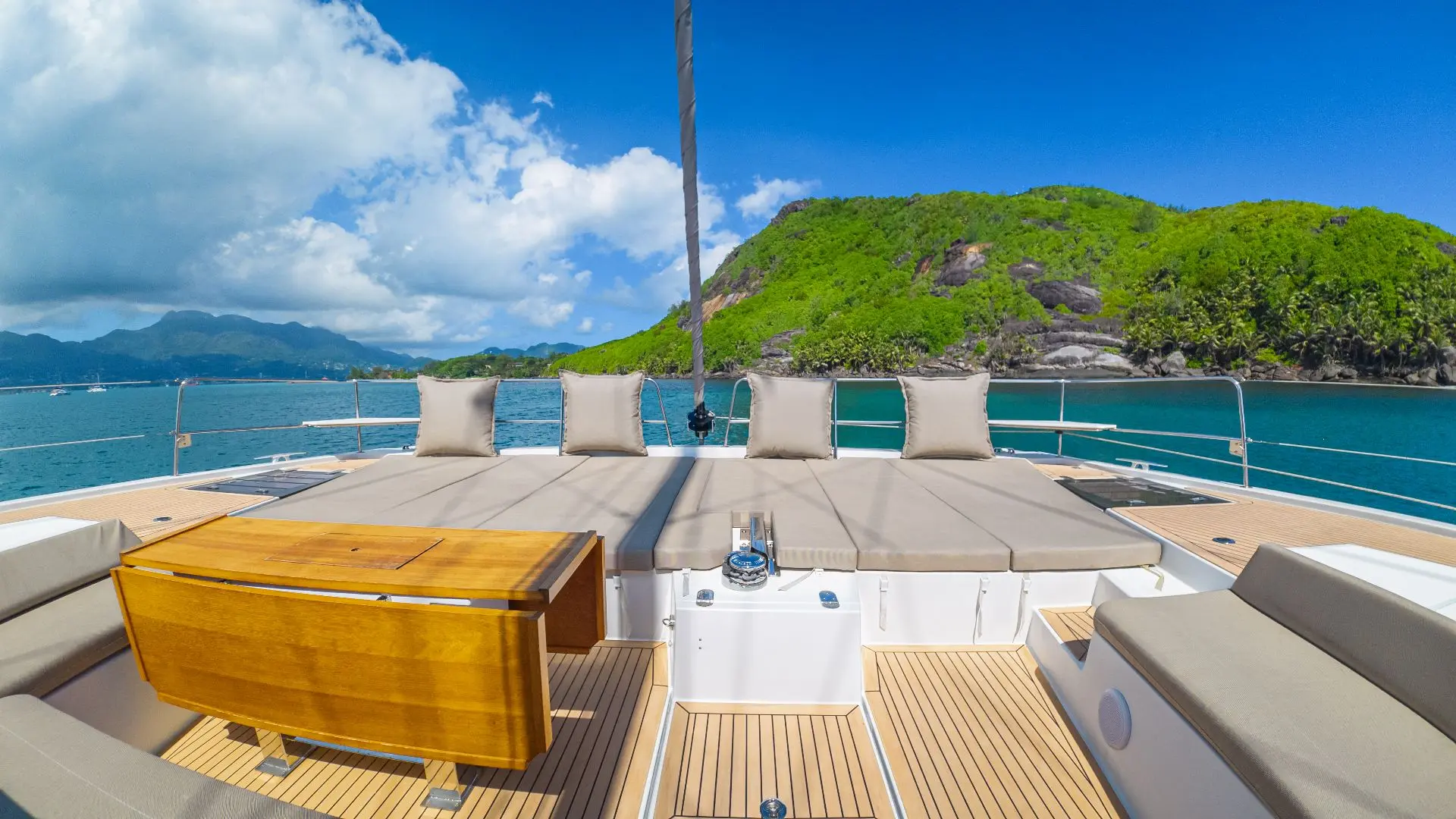Новый уровень Сейшел🇸🇨: знакомимся с Bali 5.4 🛥