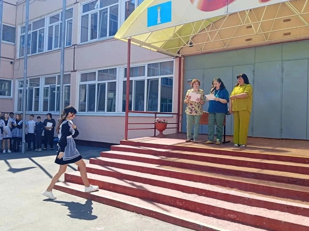 🎓 Ещё один учебный год — в копилке школьной жизни. 22 мая в 1 корпусе прошли итоговые линейки для уч