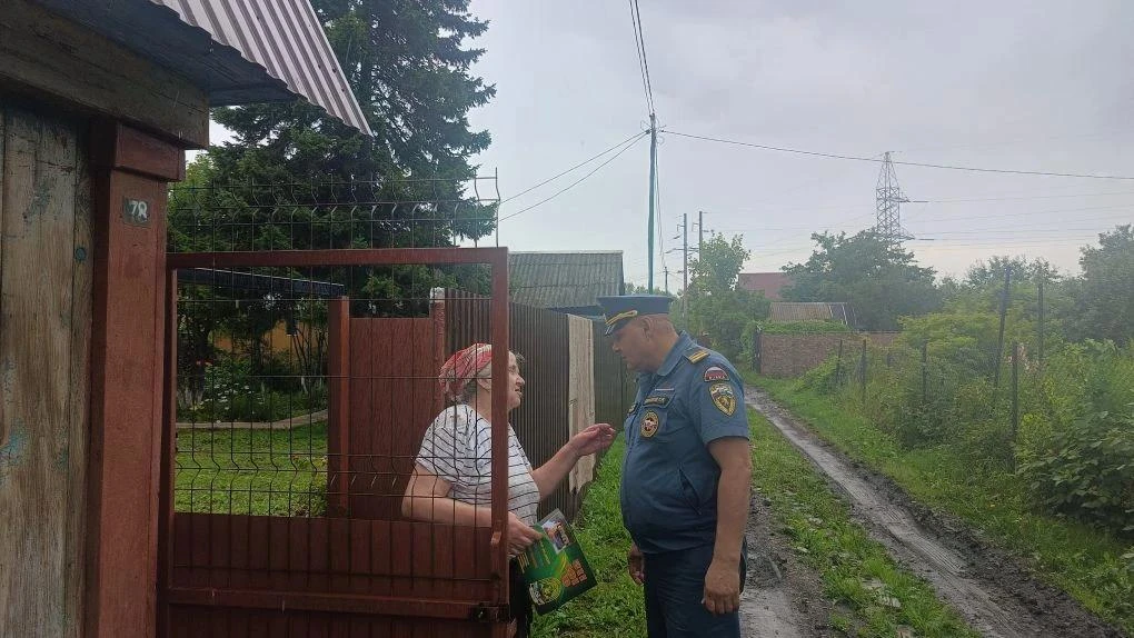 На протяжении всего пожароопасного периода уфимские огнеборцы ведут активную работу в с...