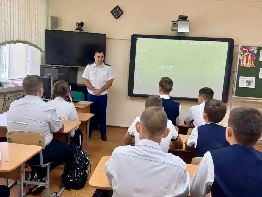 Прокурор Долгоруковского округа провёл «Разговор о важном» со школьниками