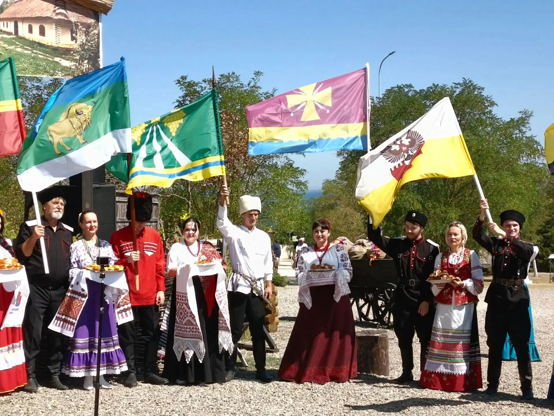 Участие хорового коллектива "Троицкие спивуны" в празднике кубанского народного творчес...