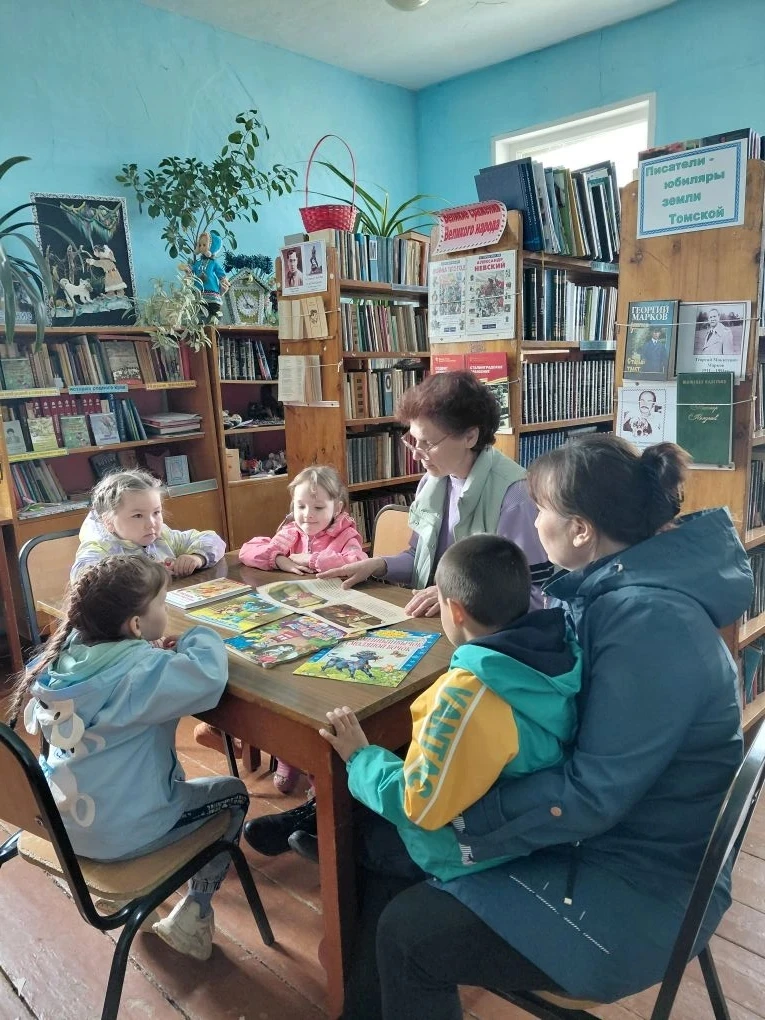📚 Сегодня, 27 мая,  Общероссийский день библиотек!
Посмотрите на этот снимок — в нём столько уюта и