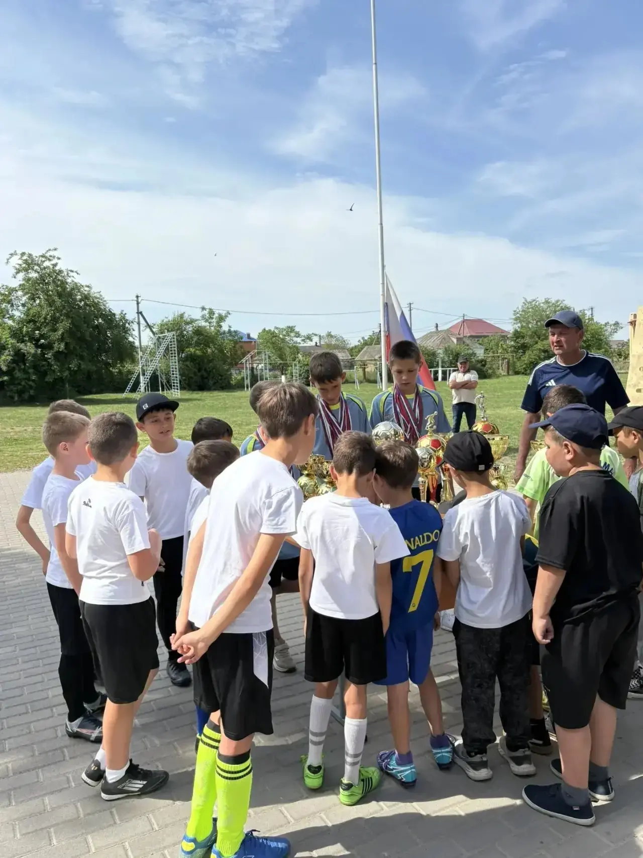 День футбола🏀

Сегодня в ЛДП "Ромашка" МБОУ СОШ 19 имени И.Ф. Русина прошёл яркий и насыщенный День