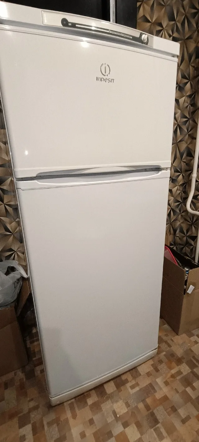 Холодильник Indesit st14510