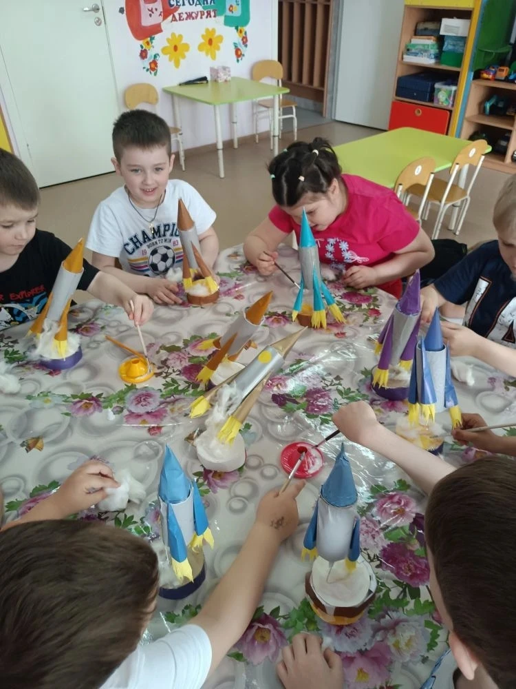 Конструирование " Ракета" ко дню Космонавтики. Подготовительная группа.