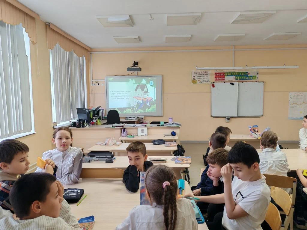 🐦 Птичий переполох в 4 «Г»!  Сегодня в нашем классе было необычайно шумно и интересно — мы празднова