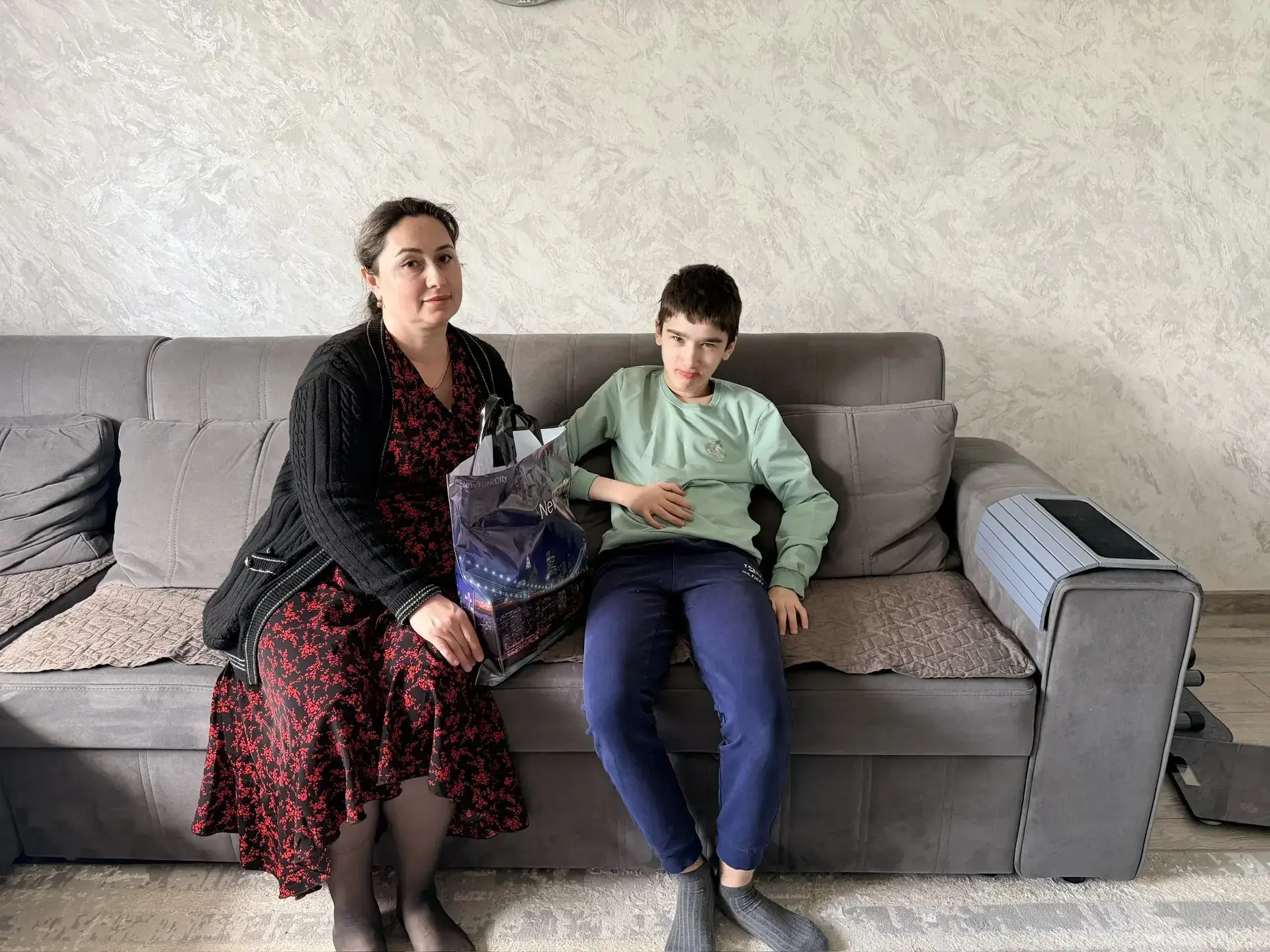 В Международный день защиты детей работники отделения семьи навестили на дому семьи, во...
