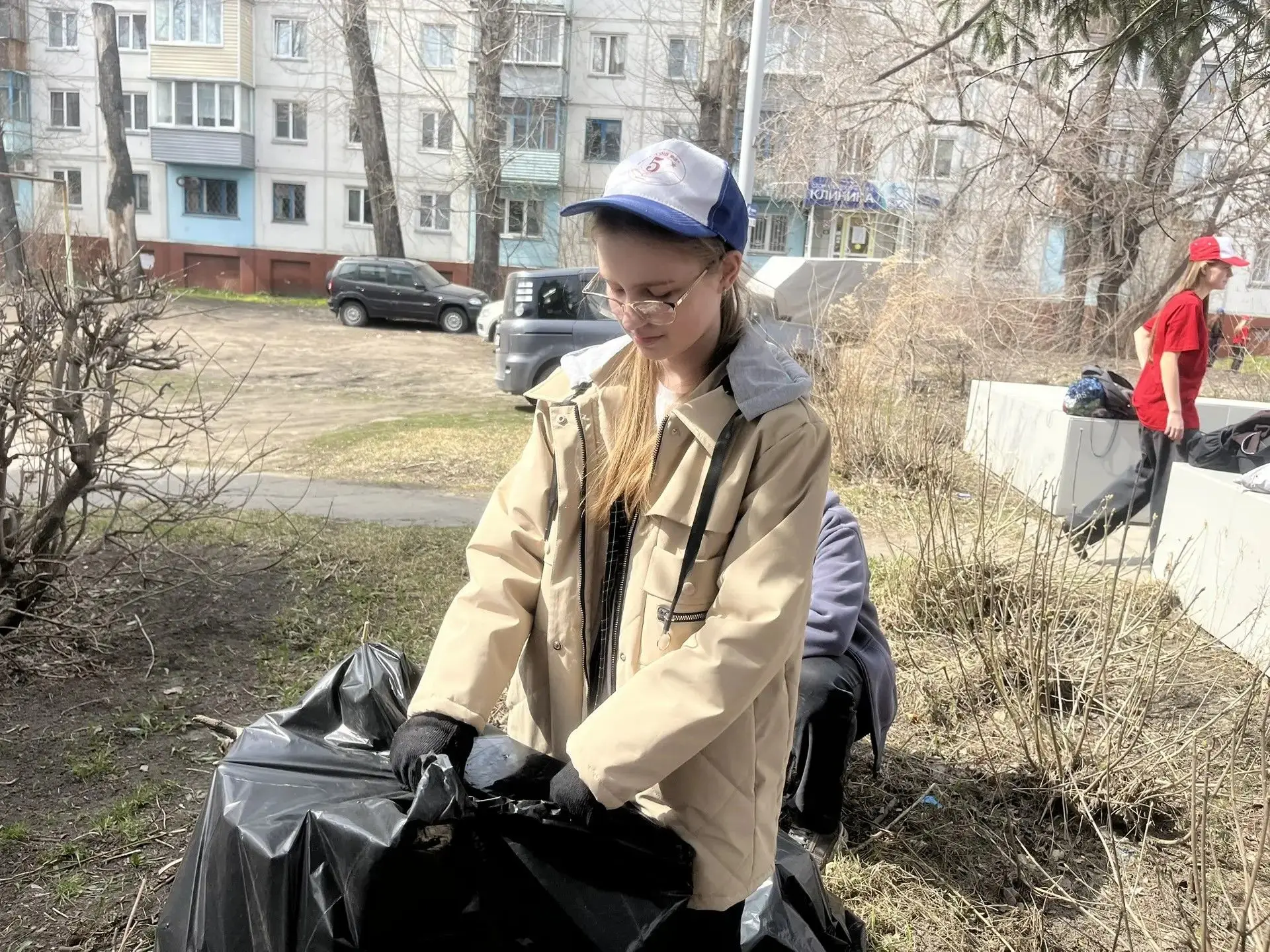 Сегодня на территории Мемориала в честь 30-летия Победы в Великой Отечественной войне было необычно 