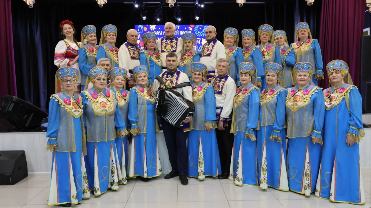 "Голоса России" - отчётный концерт народного коллектива хора русской песни.
