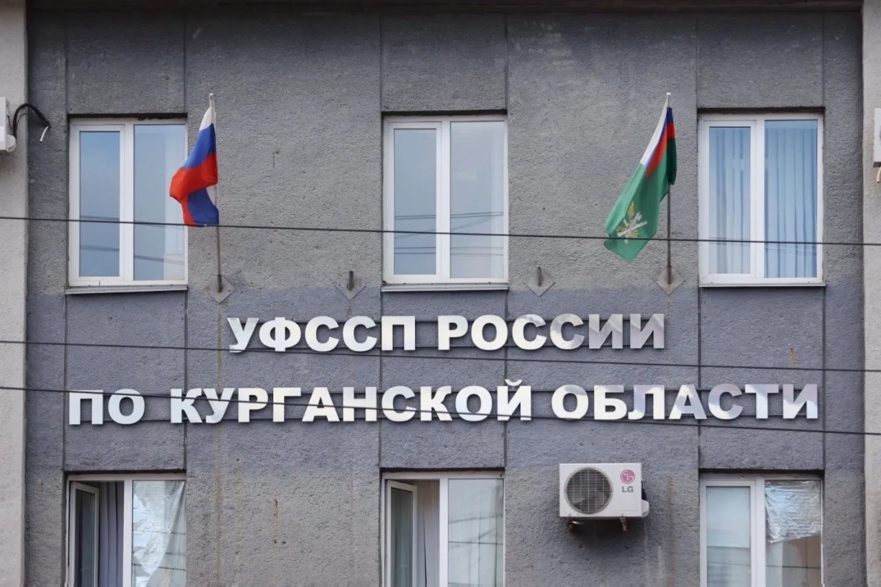 Судебного пристава в Кургане задержали за 50 незаконно закрытых производств