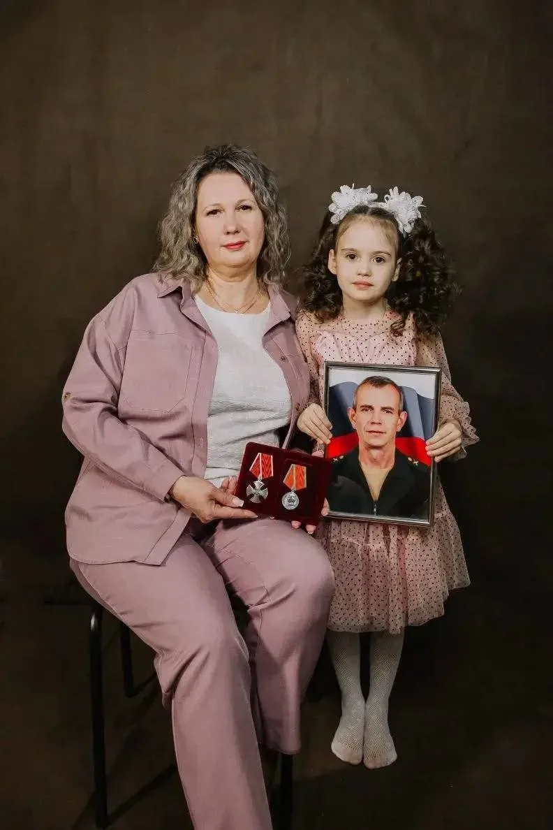 ⭐Волонтёрское движение «Своих не бросаем» продолжает фотопроект «Семьи Героев».

 В июле состоится н