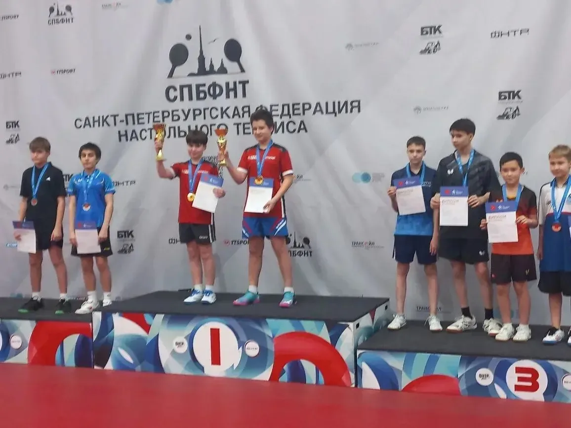 Поздравляем!!!! Бадалов Эмиль, ученик 6б класса стал серебряным призером в мужском парном разряде пе