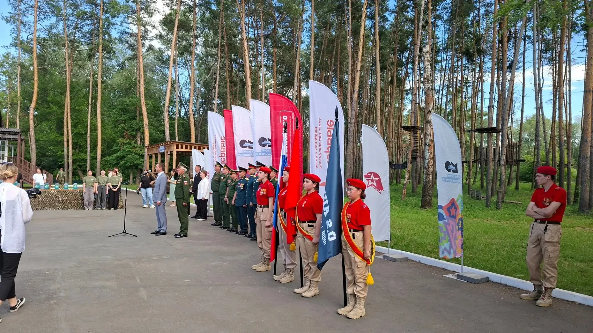 🇷🇺Сегодня юнармейцы отряда "Беркут" — Экимбашьян Валерия, Кортунова Виктория, Абдуллатипова Милана