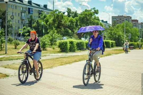 ☀Шла третья неделя жары в Омске. Омичи спасаются как могут – ежедневно пополняемые запа...
