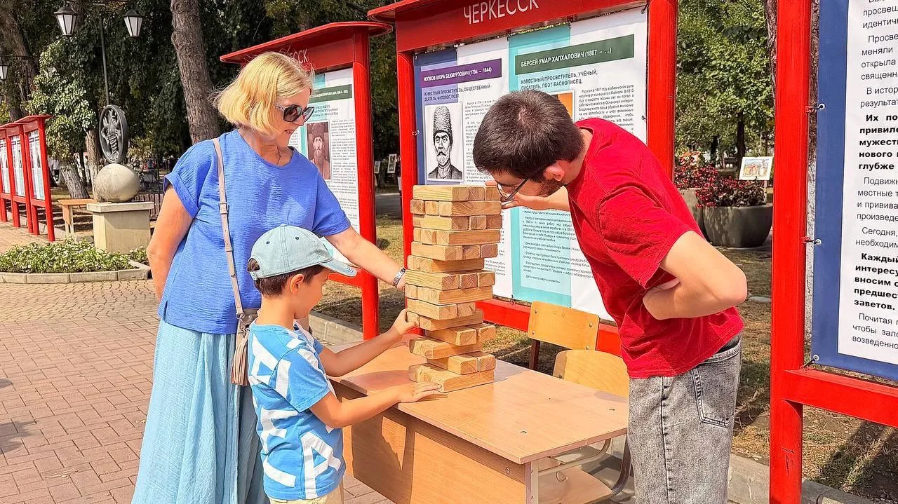 Сегодня в Черкесске прошел фестиваль «Сила родной земли», посвященный Дню Карачаево-Чер...