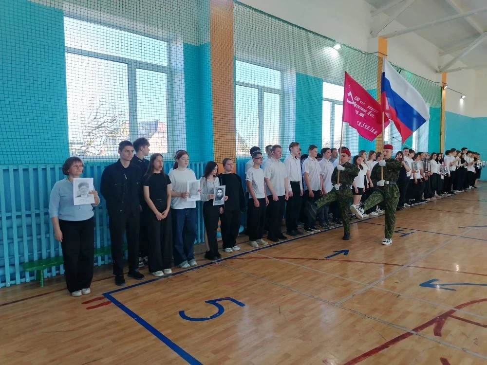 "Бессмертный полк в нашей школе: Герои рядом с нами!"