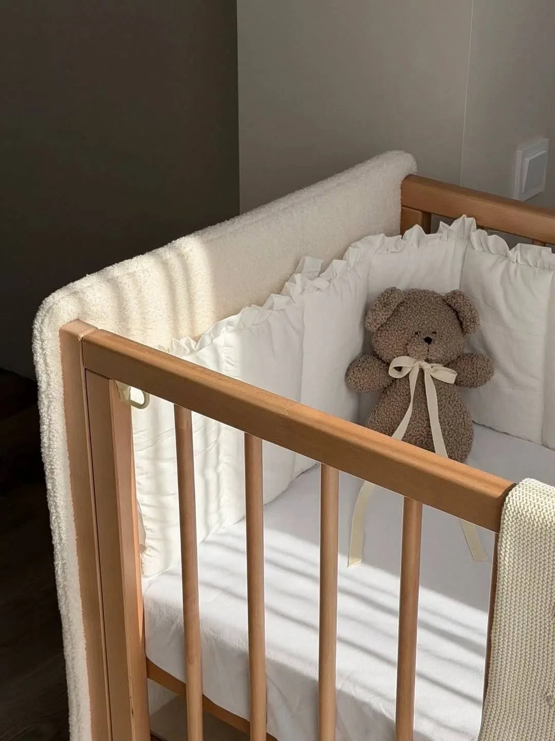 Невероятно нежная и красивая кроватка Dreams Soft Букле напоминает легкое и невесомое о...
