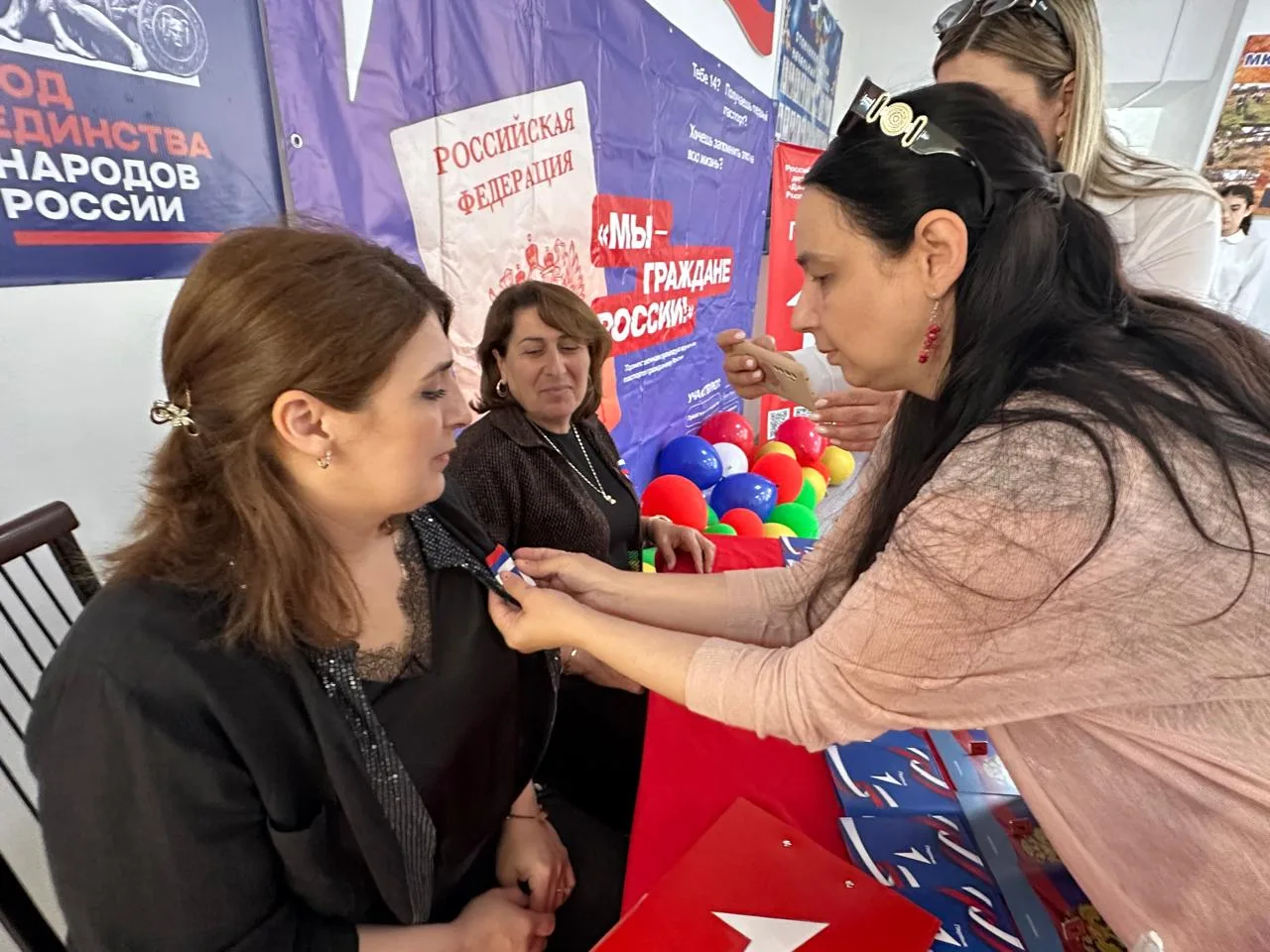 Сегодня в лагере «Планета друзей» прошла акция "Триколор России", посвящённая Дню России.