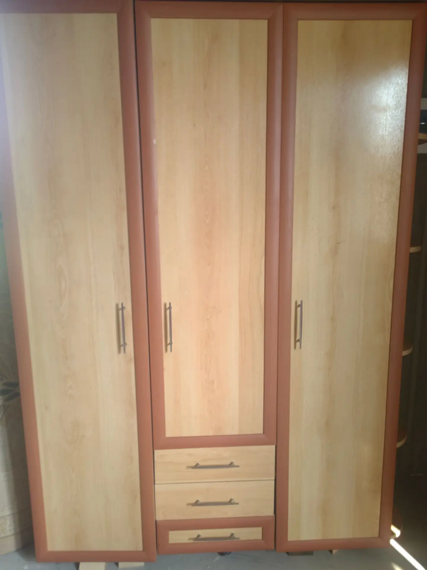 Продаю палас 1000р и шкаф 1500р. Ст. Пластуновская. 8(928) 044-27-15

📋 №2484