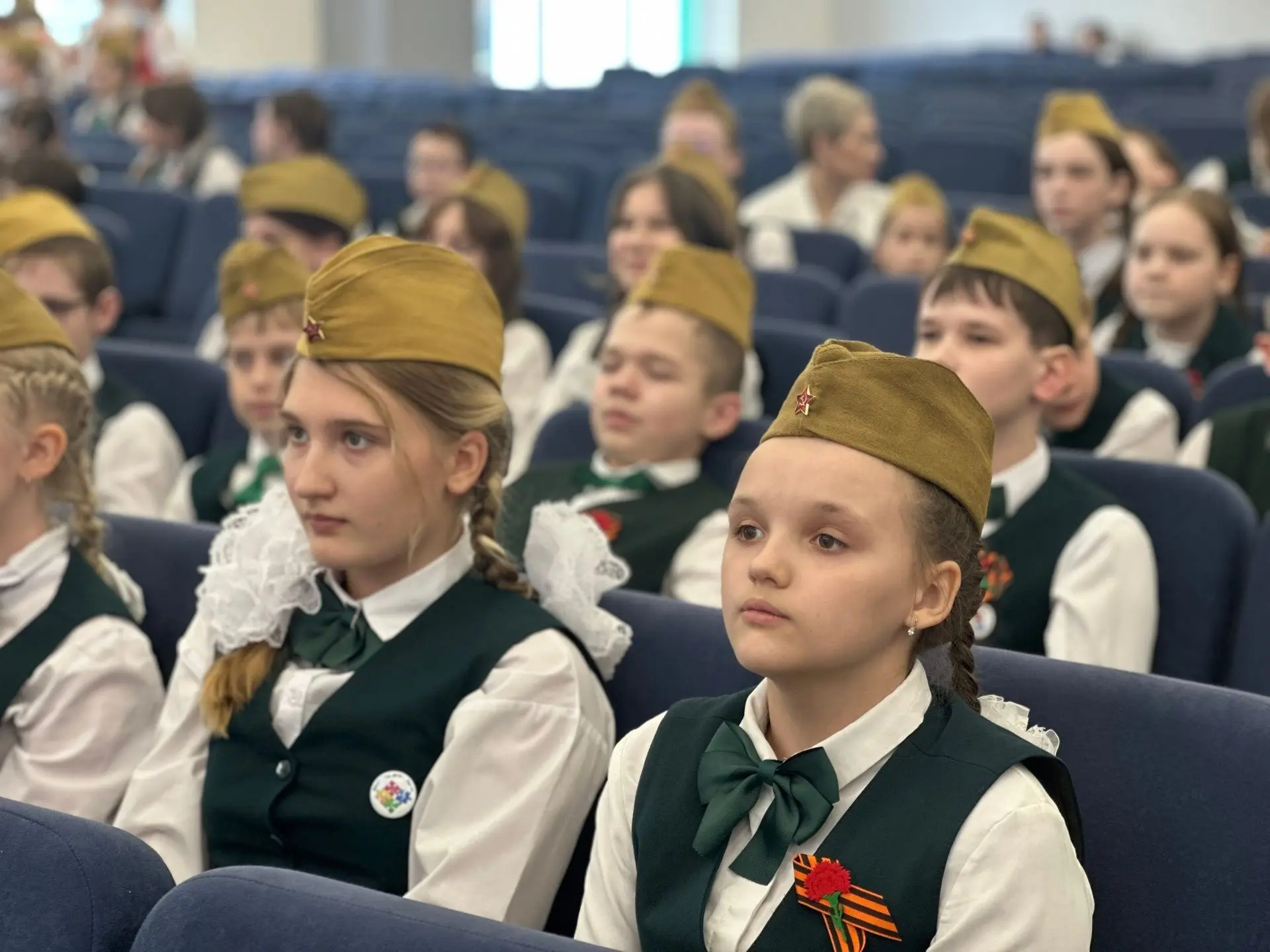 🇷🇺🎼 Стартовала «Битва хоров»!  В нашей школе прошёл первый день конкурса патриотической песни «Битва