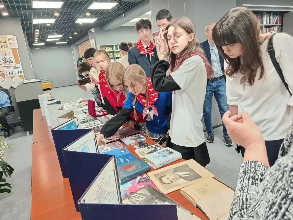 📚21 апреля учащиеся 10А класса 1 корпуса  побывали в модельной специализированной библиотеке № 7 им.