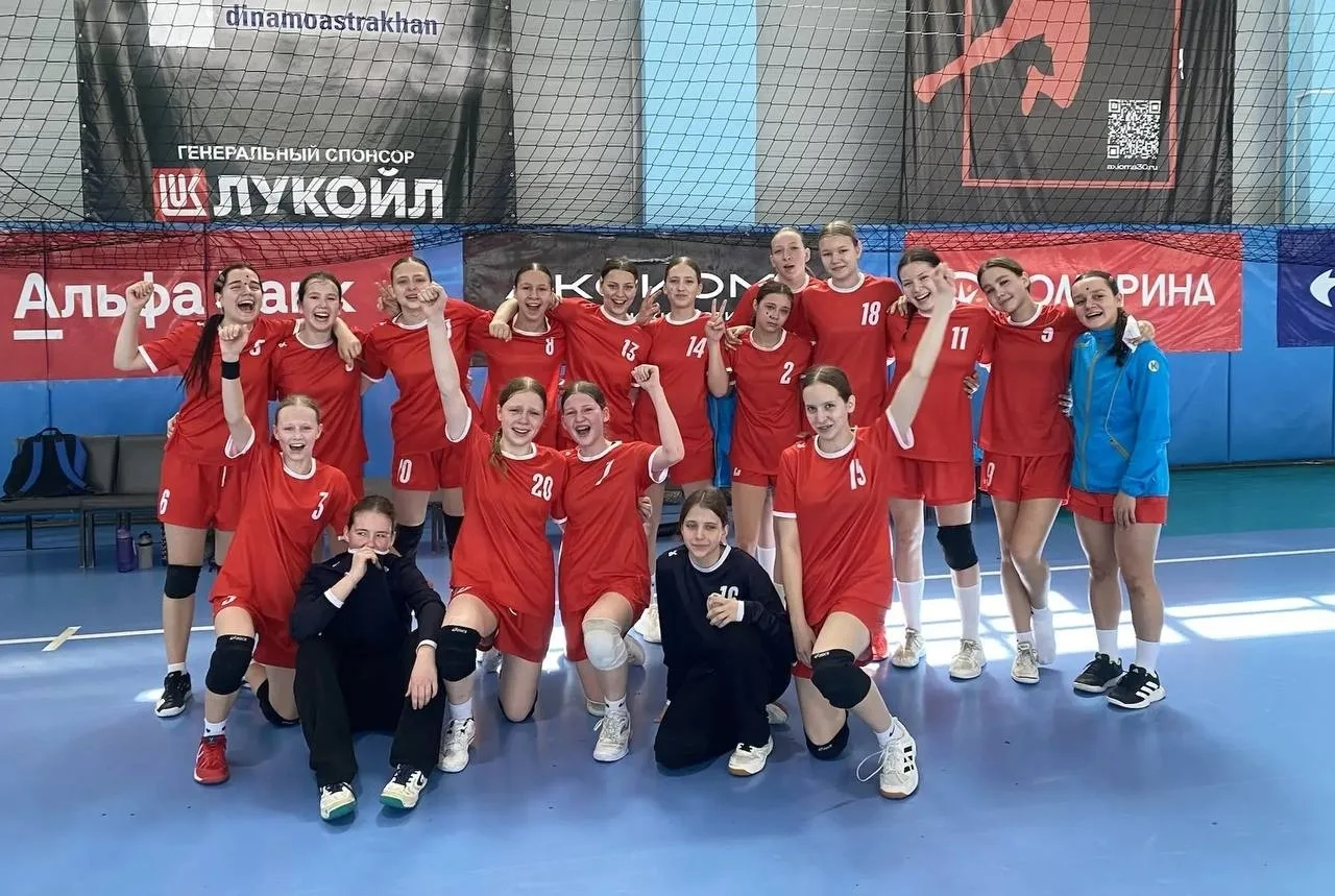 🏆 Аделина Садовникова и её команда — чемпионы России по гандболу!  В Астрахани завершились Всероссий