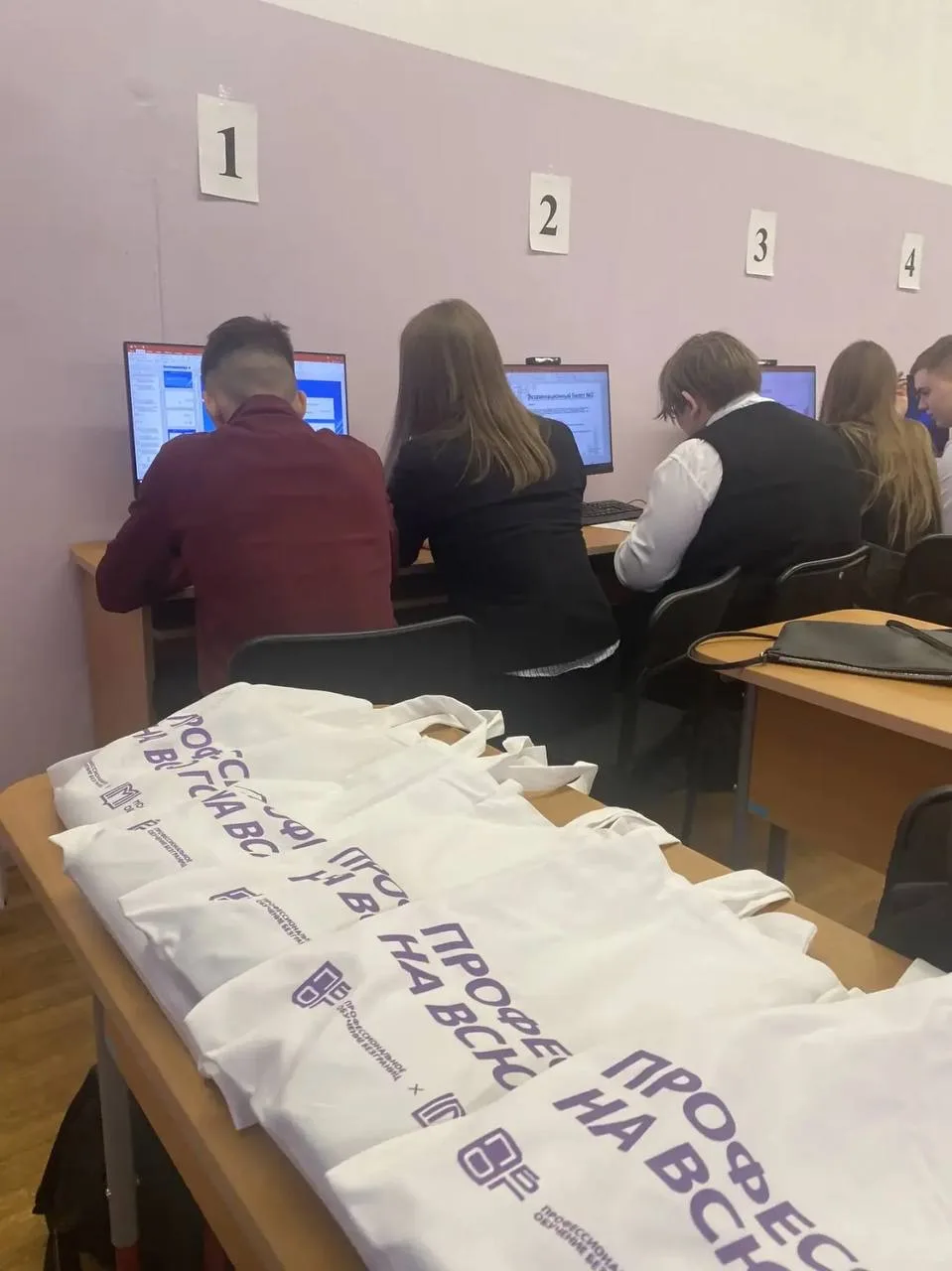 Юные предприниматели   🧐 Как поживают наши ученики предпринимательского класса?   🔹На Фестивале наук