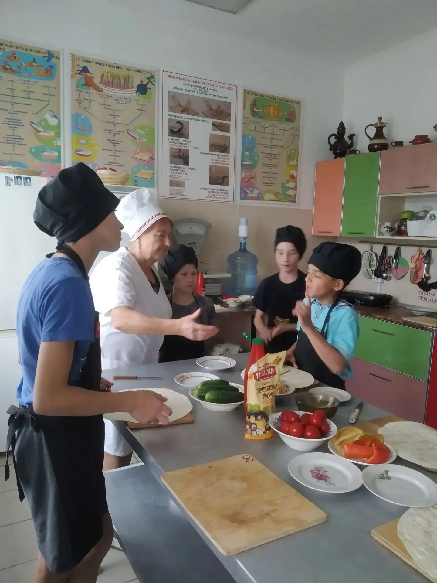 🧑‍🍳🌯 Сегодня на занятии кружка Кулинария ребята отрабатывали приготовление классичес...