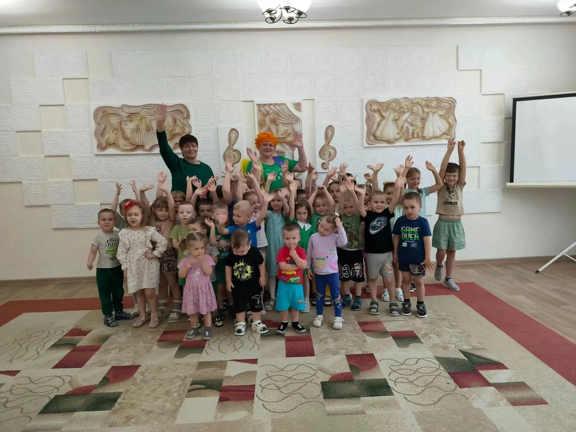 🌼 «Ромашковое поле или вместе веселей»: тёплый праздник с сюрпризом от Карлсона для всей детсадовск