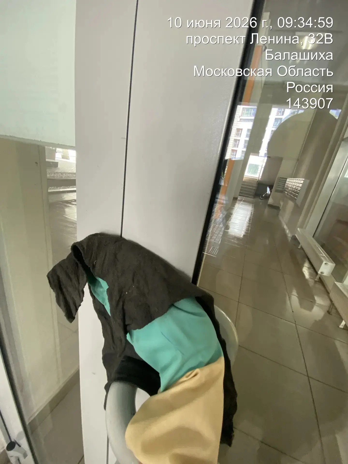 Выполняется ежедневная уборка в подъездах комплекс Акварели  корпус В подъезд 3