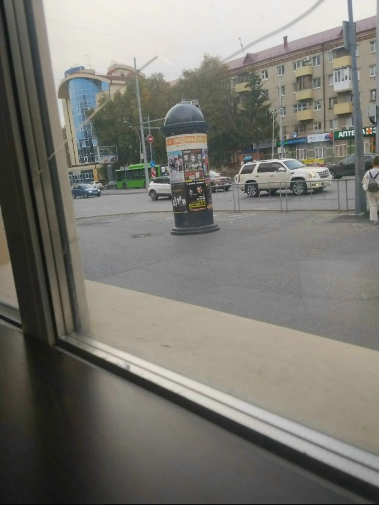 В Тюмени на улице Мельникайте, в районе пересечения с Пермякова, появилась автобусная п...