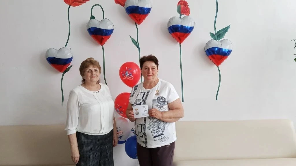 Соцработник Татьяна Степанова награждена краевой медалью «За трудовые заслуги» III степени