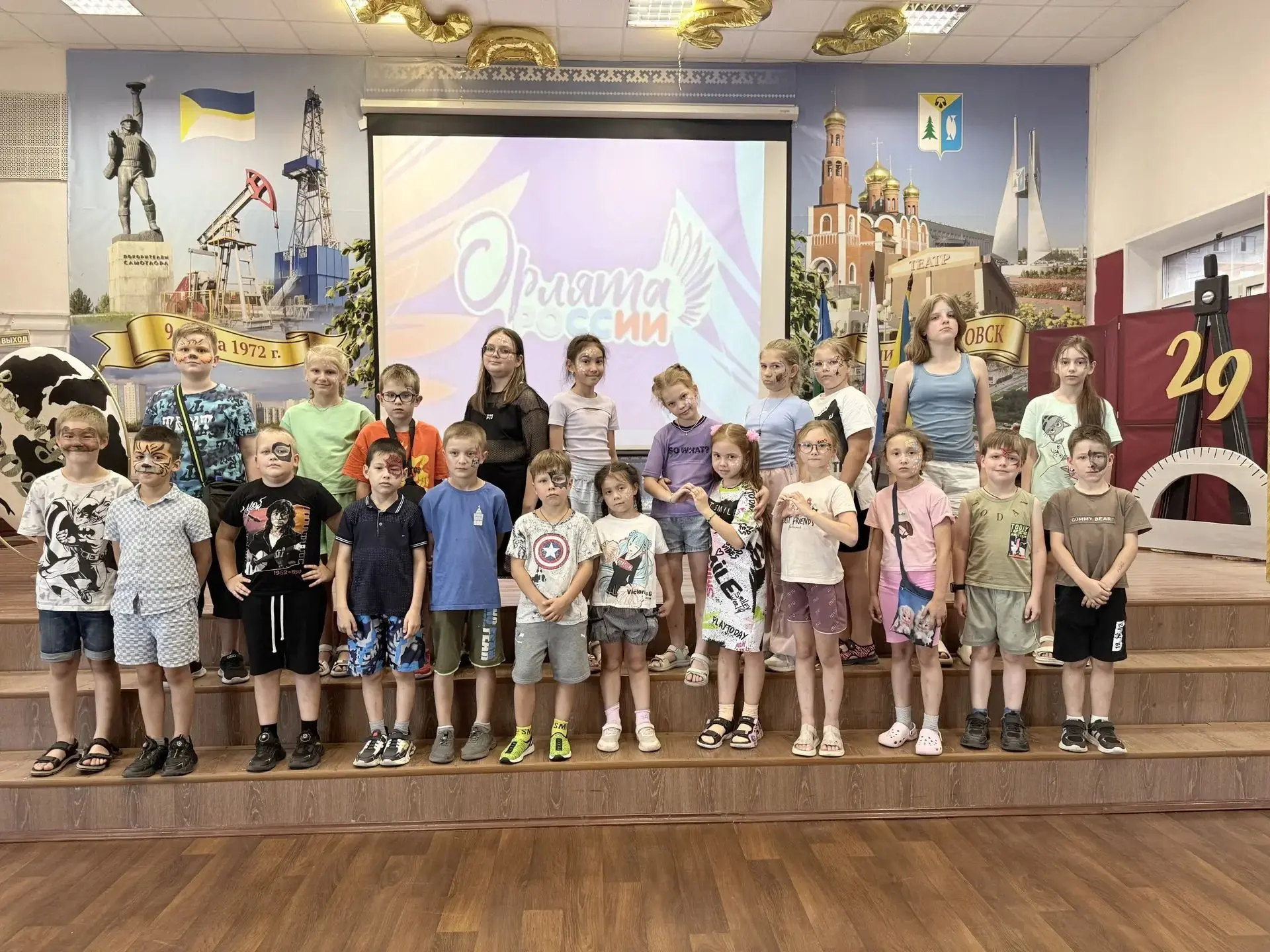 Лето в разгаре! ☀️

В пришкольном лагере «Солнечный город» день прошёл не только весело, но и с огро