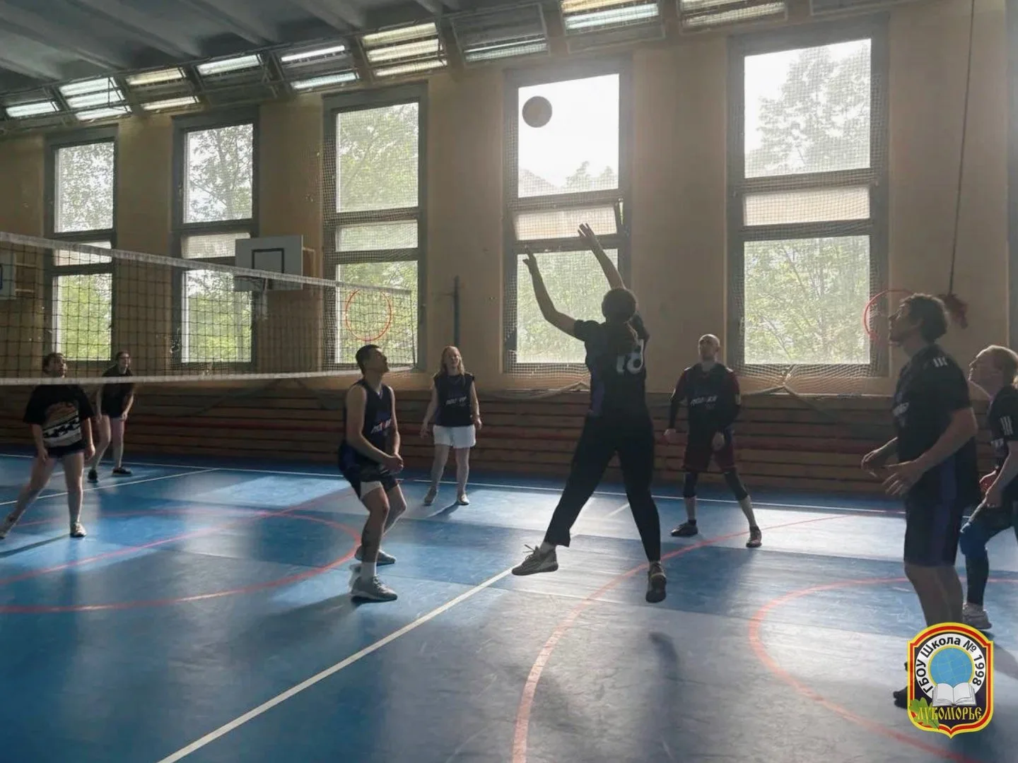 🏐 Учителя vs ученики: волейбольное дерби  В нашей школе состоялся товарищеский матч по волейболу меж