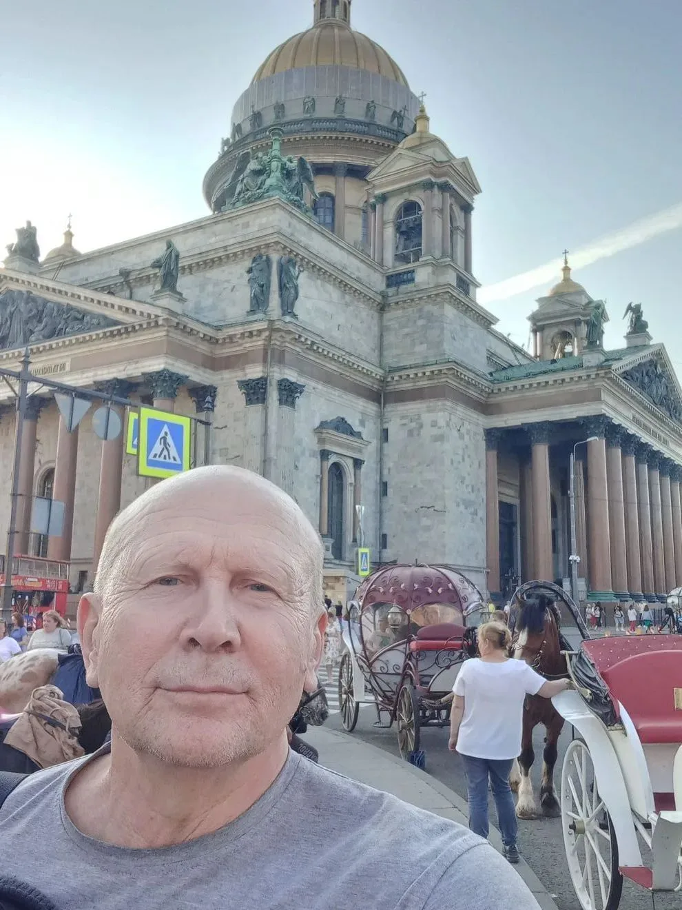 Сегодня свой день рождения отмечает рабочий по комплексному обслуживанию зданий  СЕРГЕЙ ЛЕОНИДОВИЧ М