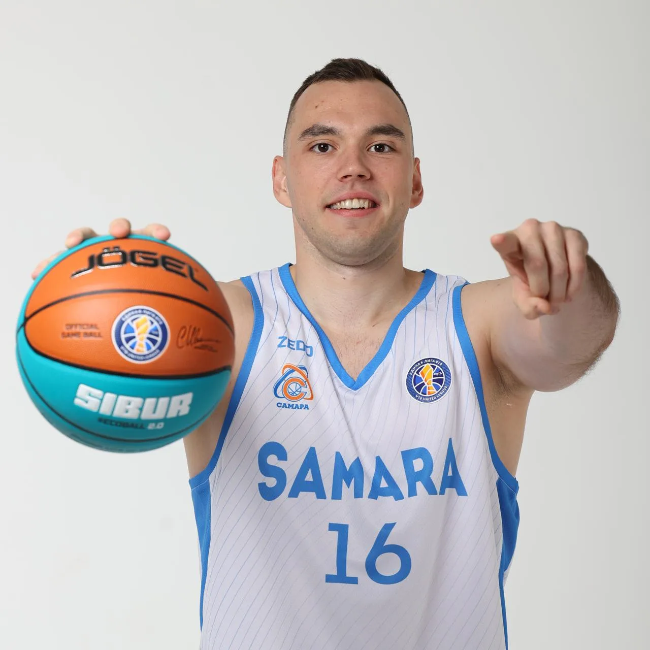 Фото- и автограф-сессия игрока «Самары» Данилы Походяева! 🏀💙🤍

🏀12 июня в парке имени Юрия Гагар