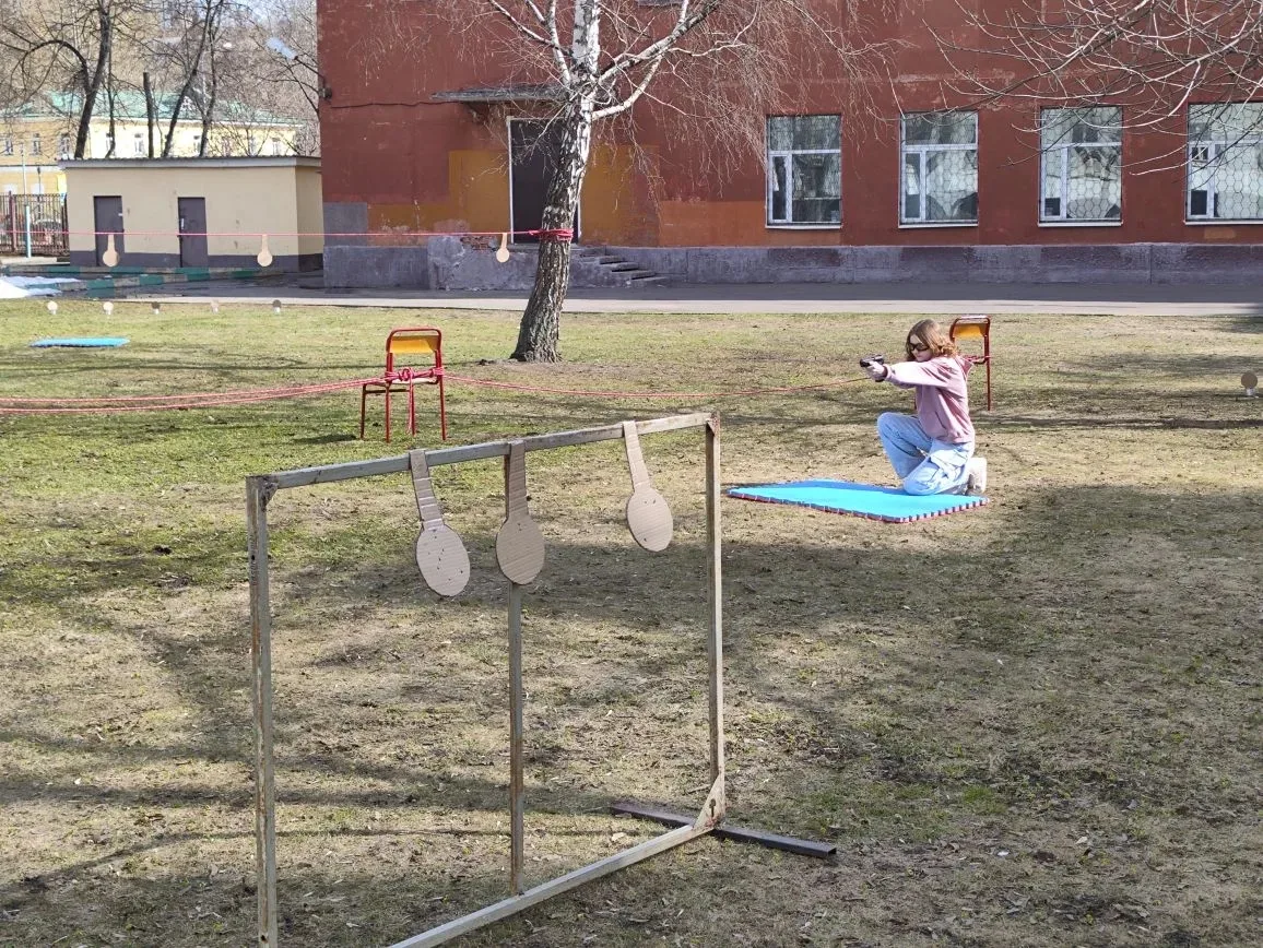 СТРЕЛКОВАЯ ТРЕНИРОВКА ДЛЯ КАДЕТСКИХ КЛАССОВ   🎯 1 апреля на территории нашей школы прошла стрелковая