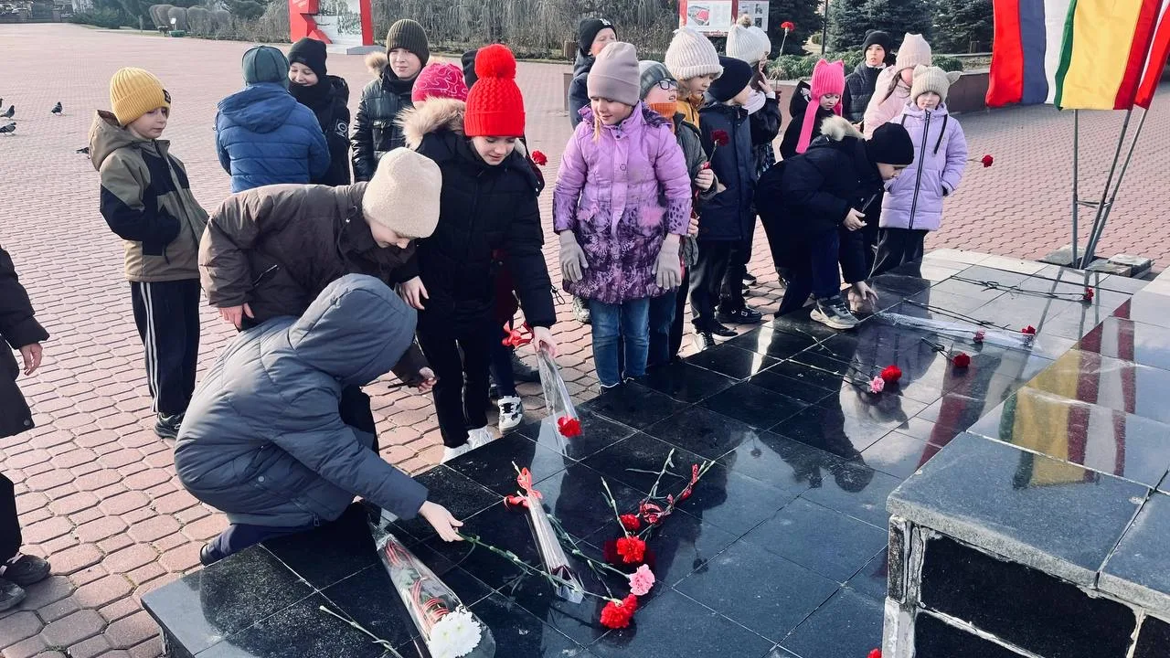 Ученики 3Г класса совместно с классным руководителем Голуб Ю.В. с большим уважением и гордостью учас