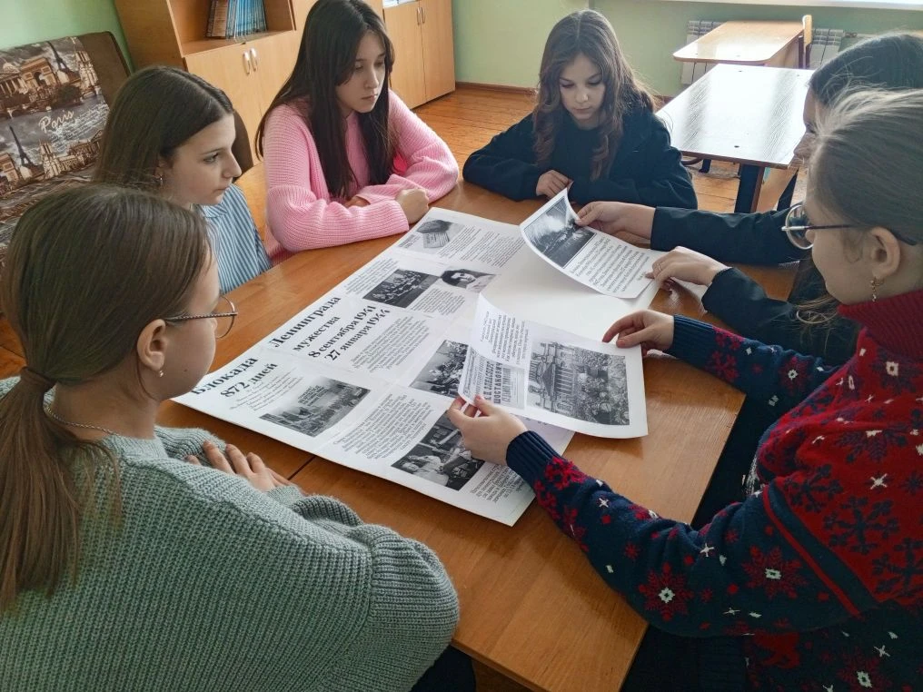 Сегодня обучающиеся психолого-педагогического класса совместно с учениками 7 класса офо...