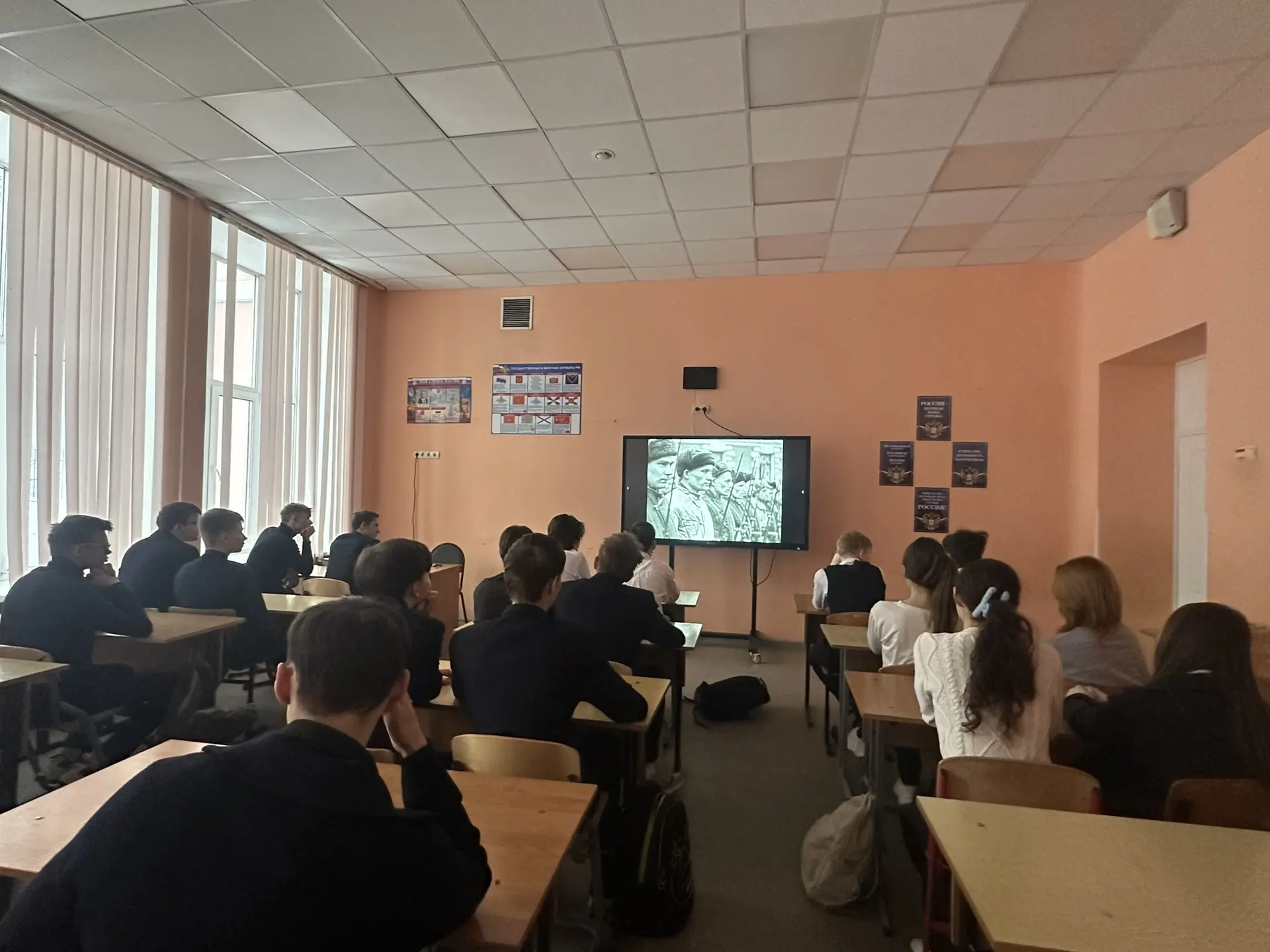 🇷🇺 В рамках проекта партии «Единая Россия» - «Успех в единстве поколений» в нашем лицее прошли класс