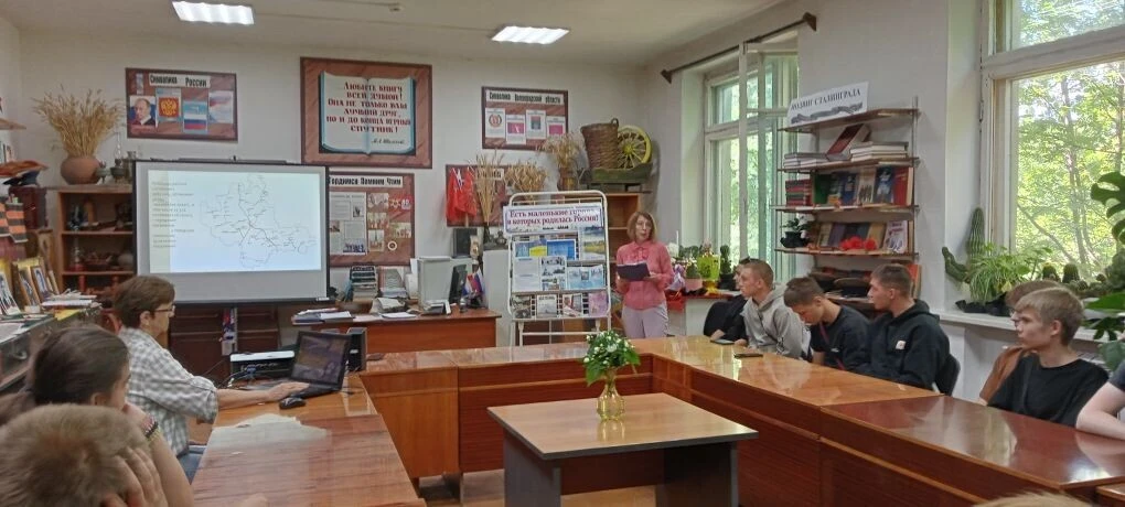 В рамках празднования юбилея города Новоаннинского сотрудниками межпоселенческой библио...