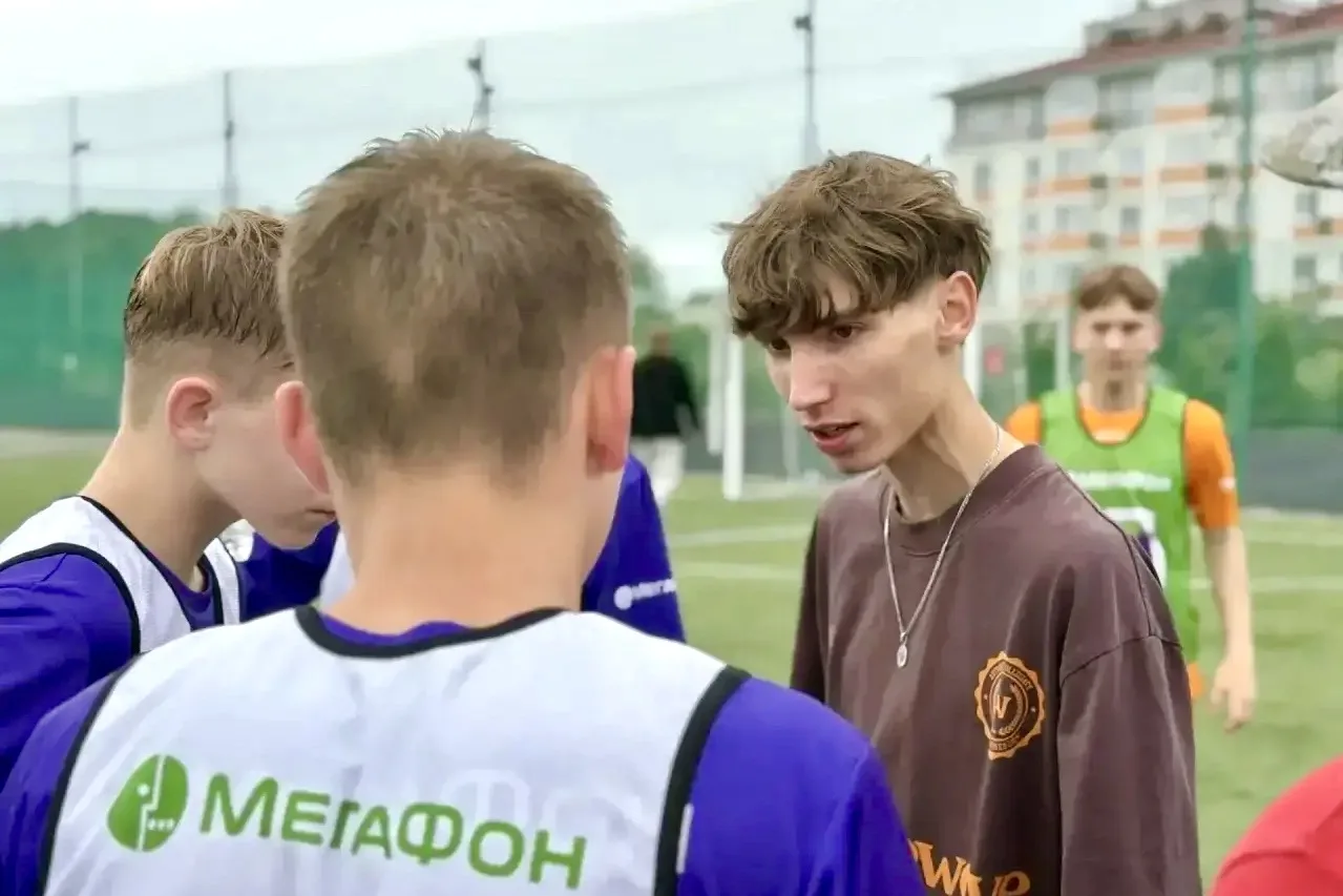 🥈 Приморские ребята завоевали серебро на Всероссийских соревнованиях по футболу в Сочи  Воспитанники