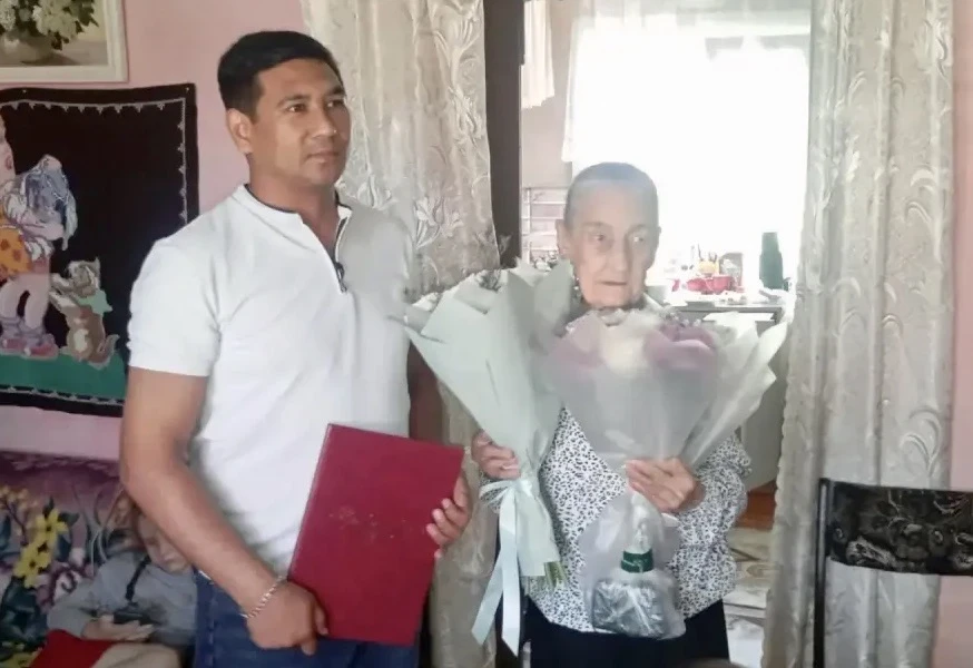 Ветерана труда Федосью Жукову поздравили с юбилеем

Зампредседателя комитета Госсобрания – Эл Курулт