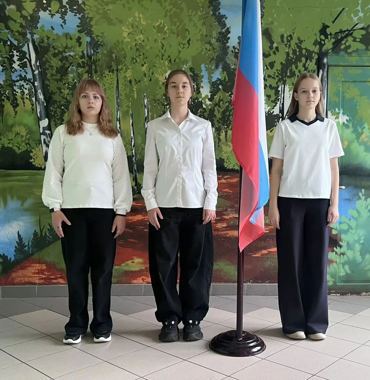 Открыли торжественной линейкой новую  учебную неделю.