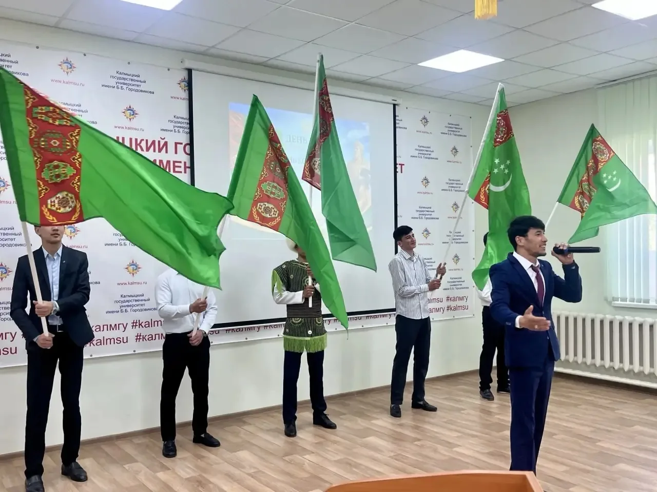 День флага, Конституции и поэзии Махтумкули в нашем университете 🇹🇲  20 мая туркменские студенты и с