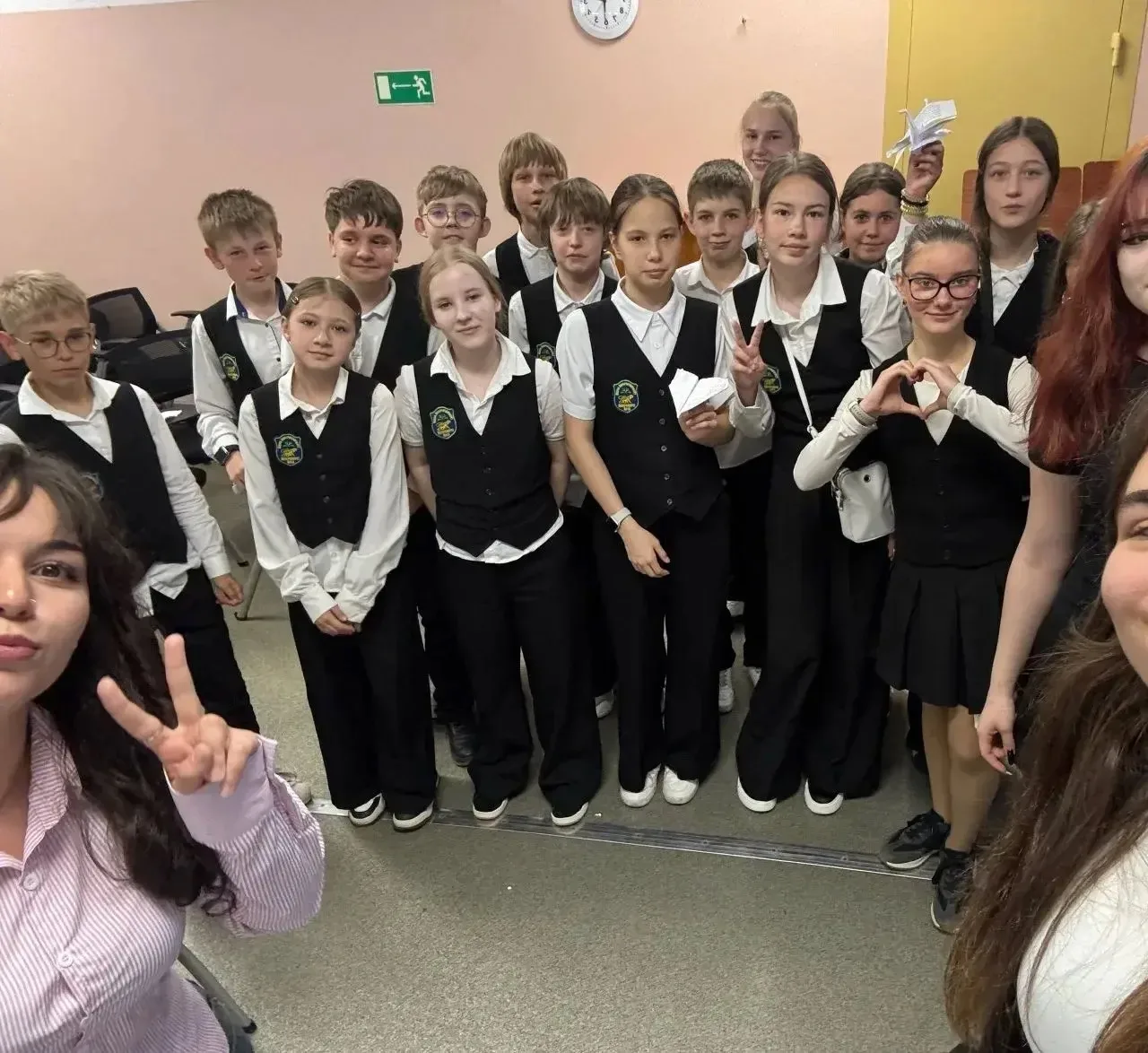 🎒 Вместо контрольных — детские эмоции, вместо ответов на билеты — реальные классы!
